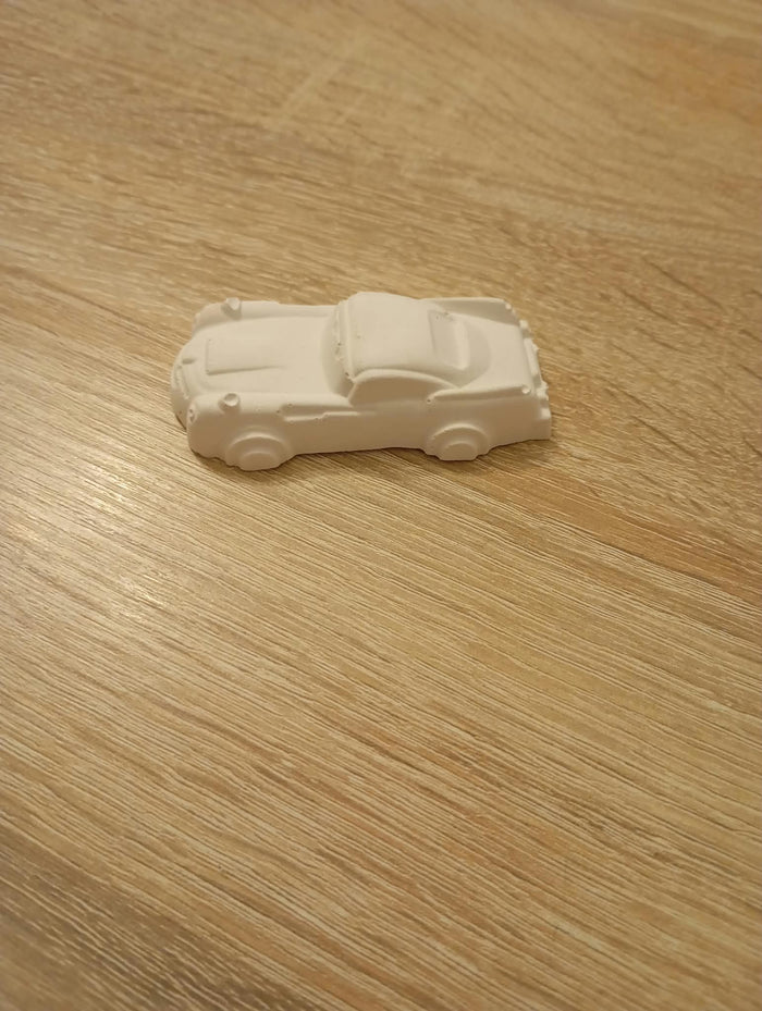 Voiture en plâtre à peindre
