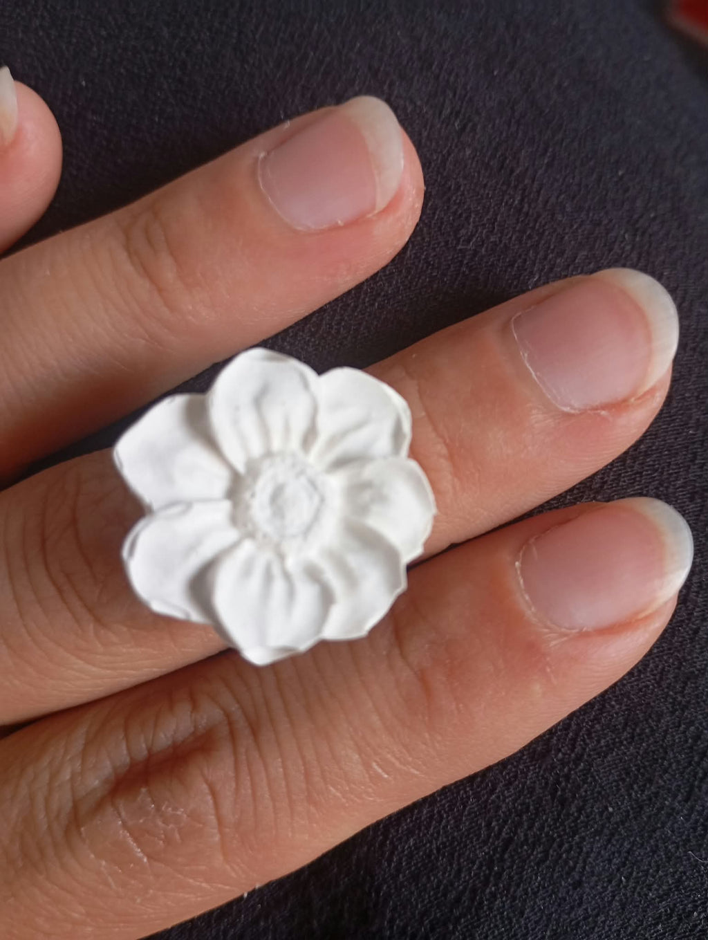 Bague enfant ajustable fleur à cinq pétales en plâtre à peindre - vue de face
