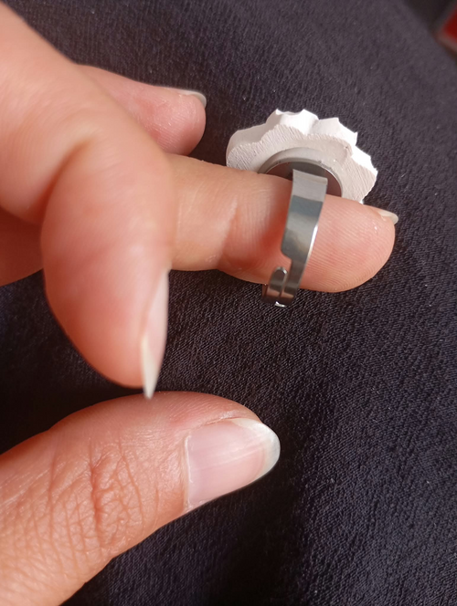 Bague enfant ajustable fleur à cinq pétales en plâtre à peindre - vue de côté