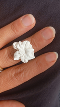 Bague enfant ajustable fleur de lys en plâtre à peindre - vue de face