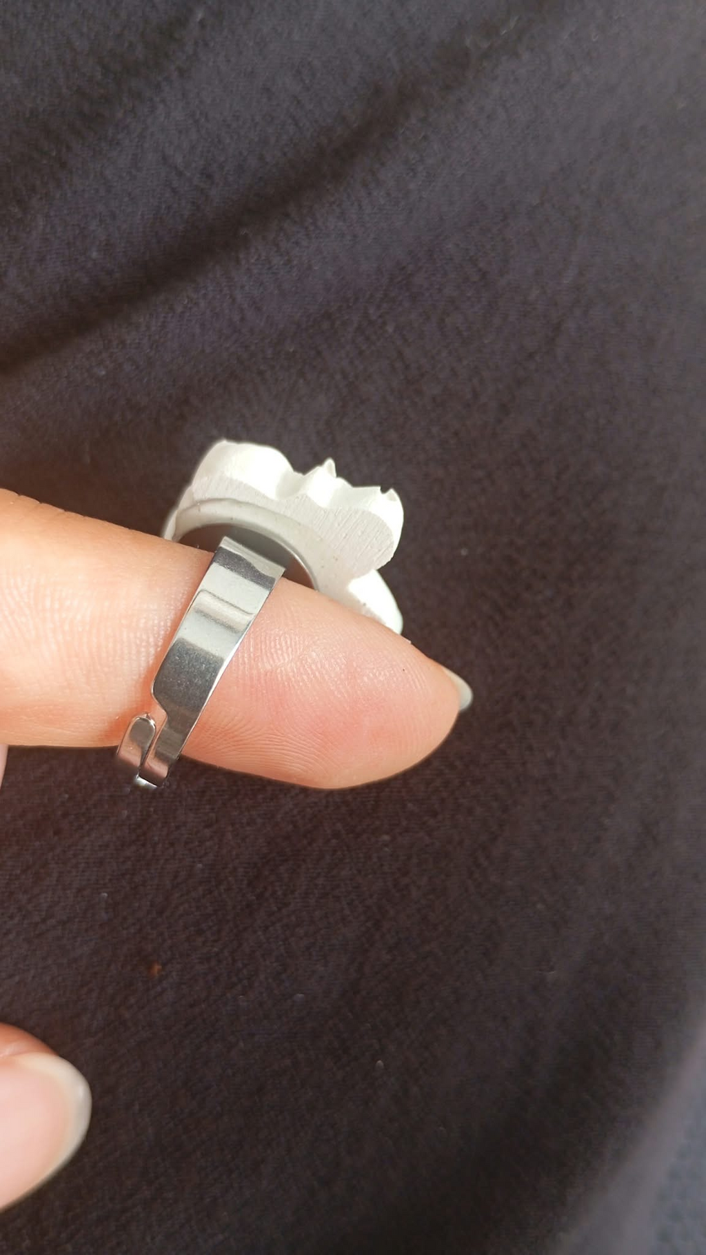 Bague enfant ajustable fleur de lys en plâtre à peindre - vue de côté