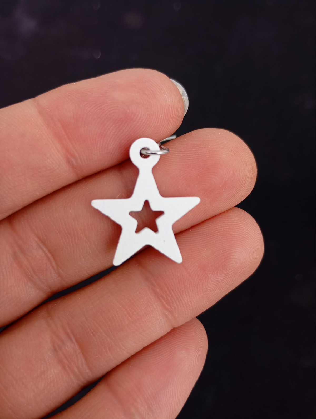 Boucle d’oreille étoile en plâtre à peindre - détail