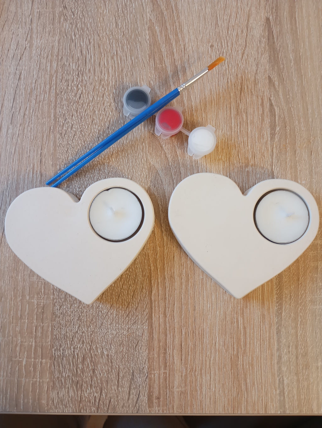 deux bougeoirs en forme de cœur