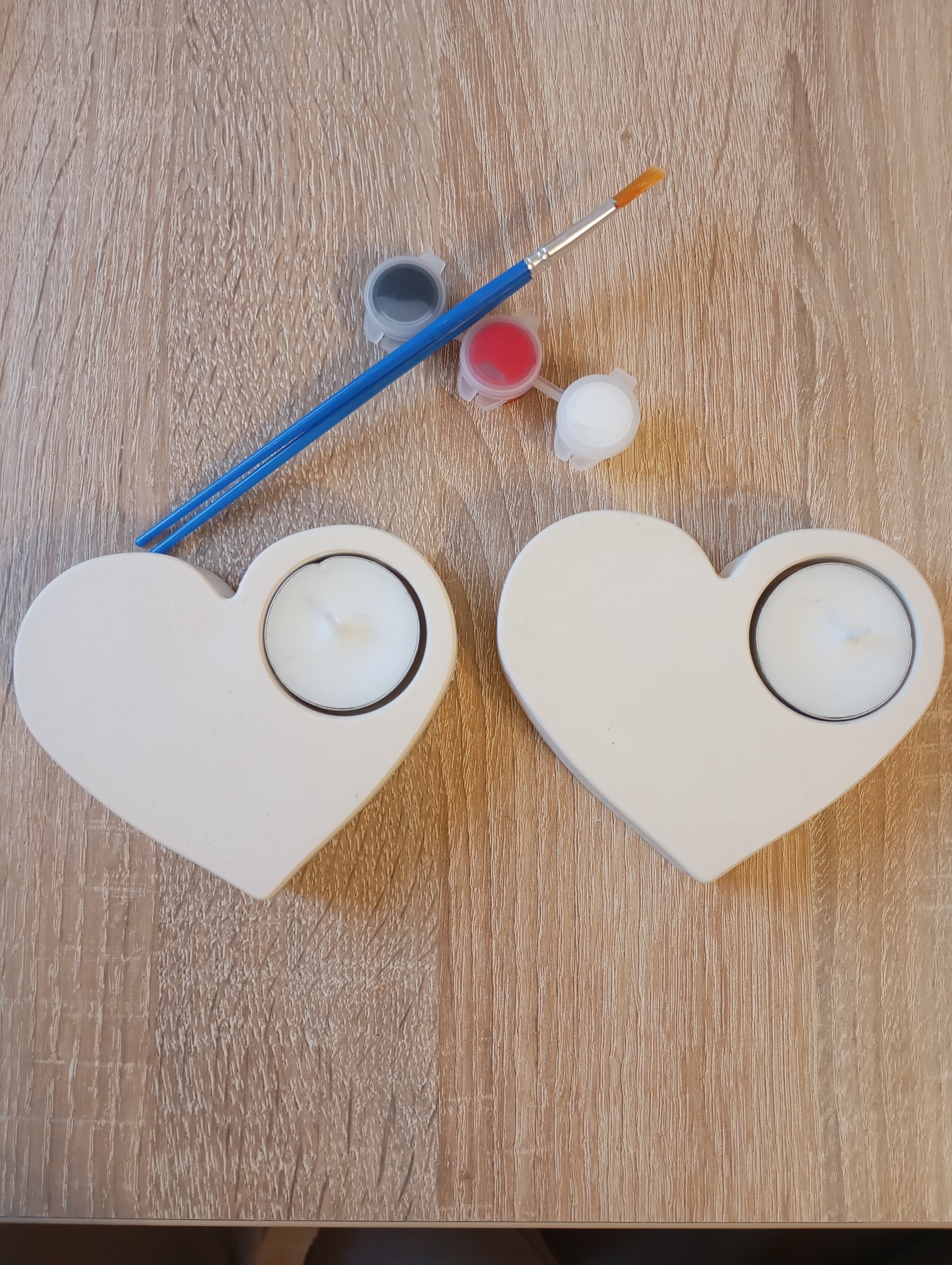 deux bougeoirs en forme de cœur