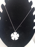 Collier avec grand pendentif fleur en plâtre à peindre