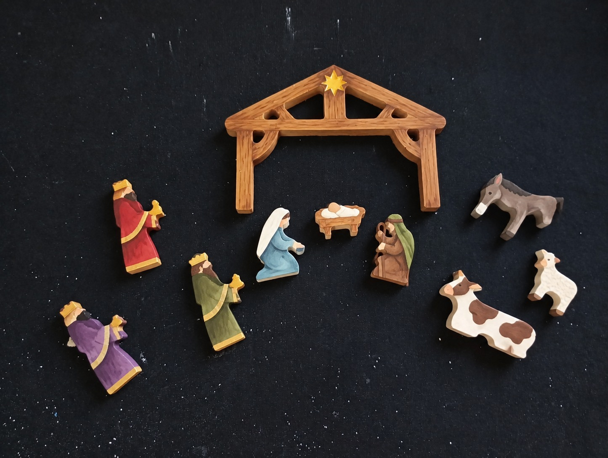 Crèche de Noël peinte - exemple de décoration
