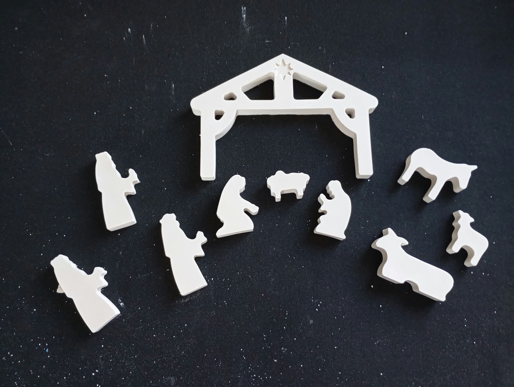 Crèche de Noël blanche avec ses personnages