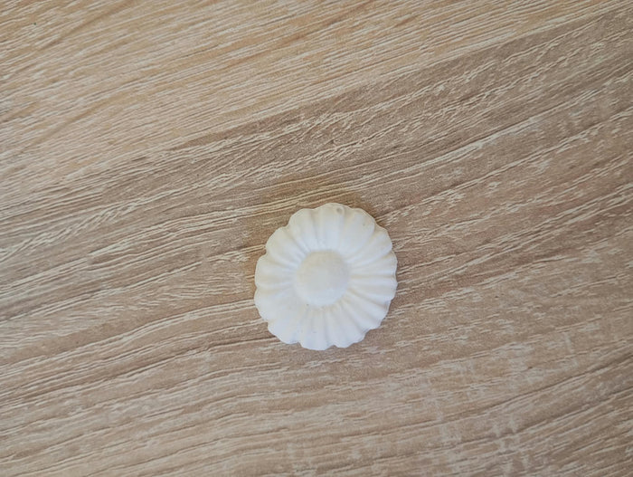 Fleur en plâtre à peindre