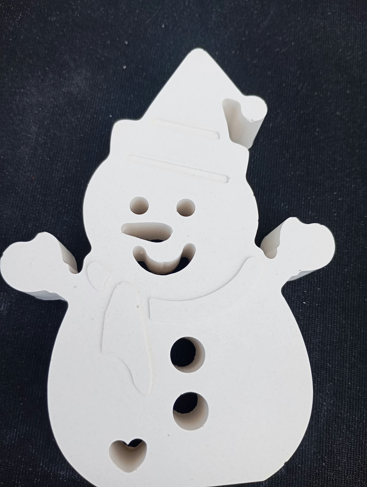 Grand bonhomme de neige en plâtre à peindre - détail