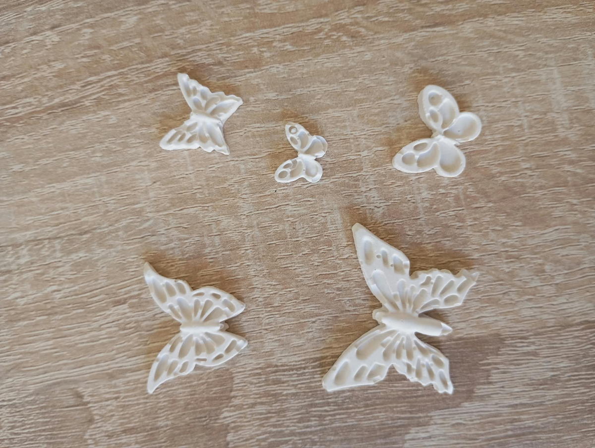 Lot de 5 papillons en plâtre à peindre
