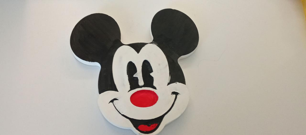Exemple peint de la souris iconique en plâtre