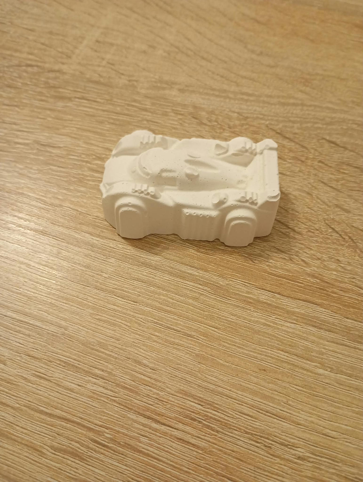 Voiture de course à peindre